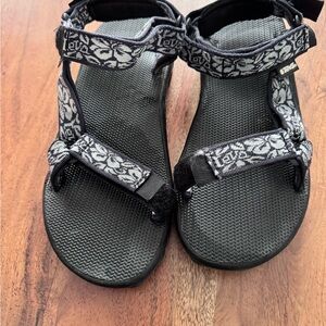 Teva women’s Patterned Sandals
